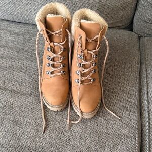 Buckle Tan Lace-Up Faux-Shearling Winter Boots